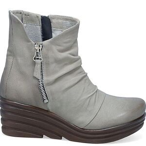 Mix Mooz Zulu NWOT Tan/Dove Grey Ruched Leather Side Zip Booties Sz 41/U…